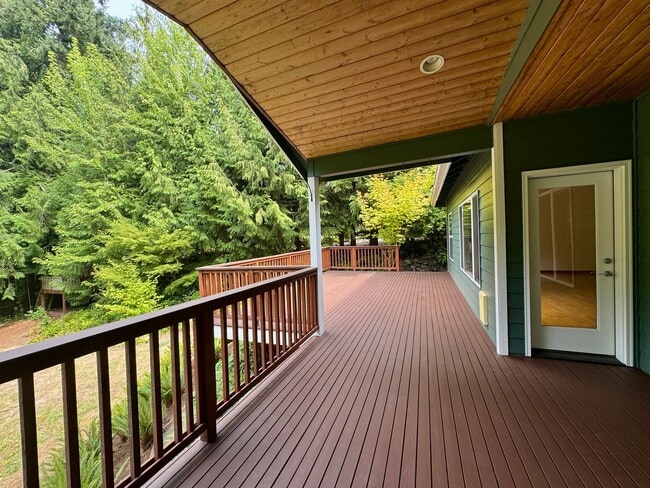 Building Photo - Prime Poulsbo location....3 bedroom rambler with bonus or office