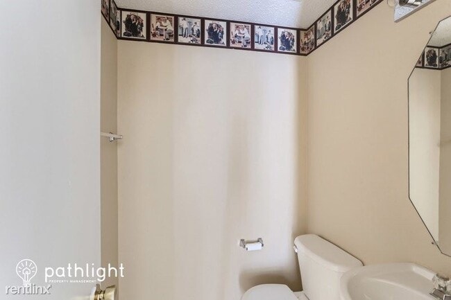 Building Photo - 3 br, 2.5 bath House - 1405 Knottingham Dr...
