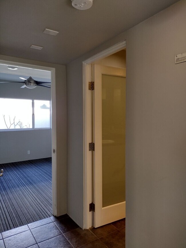 Building Photo - 558-560-562 Calle Abronia S