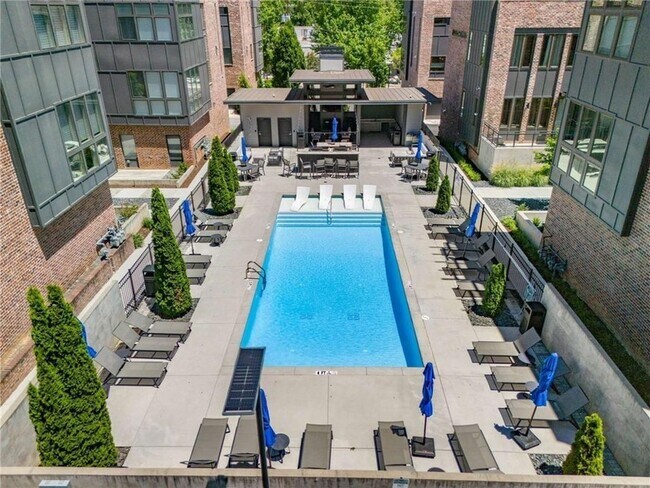 Building Photo - 1225 Chelsea Cir NW