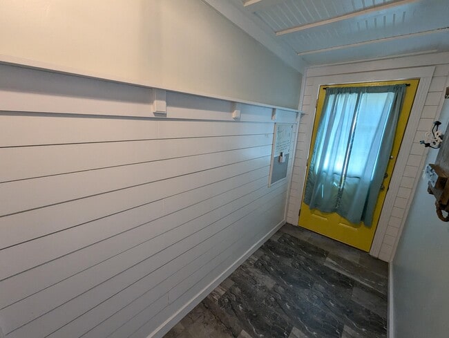 Building Photo - 3348 Lowery Dr
