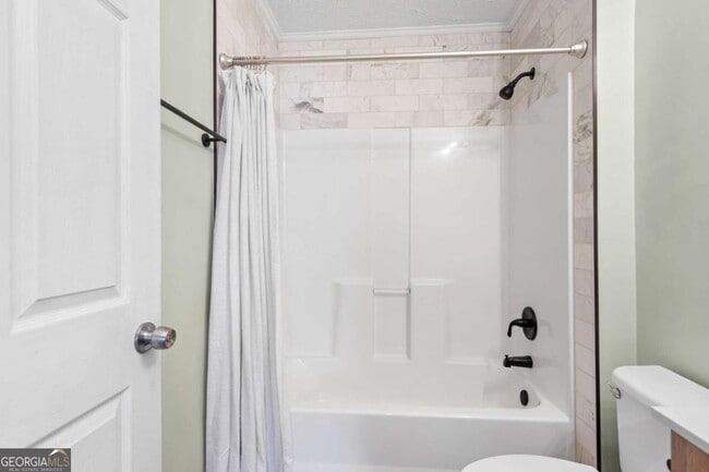 Building Photo - 2051 College Ave NE