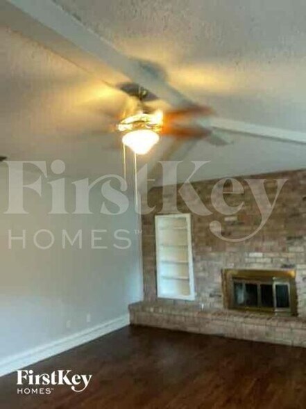 Building Photo - 818 Madrid Dr