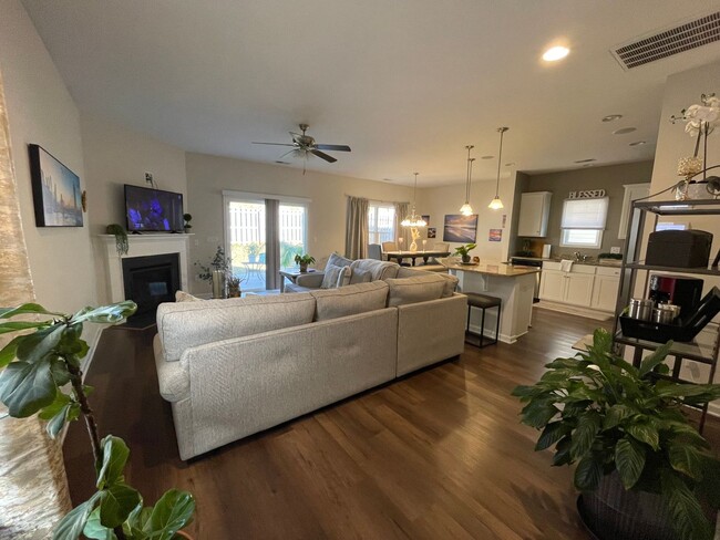 Building Photo - Highland Park - Easley - Furnished or Unfu...