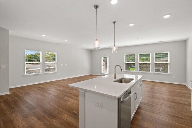 Building Photo - Gorgeous end-unit townhome near Brier Creek!