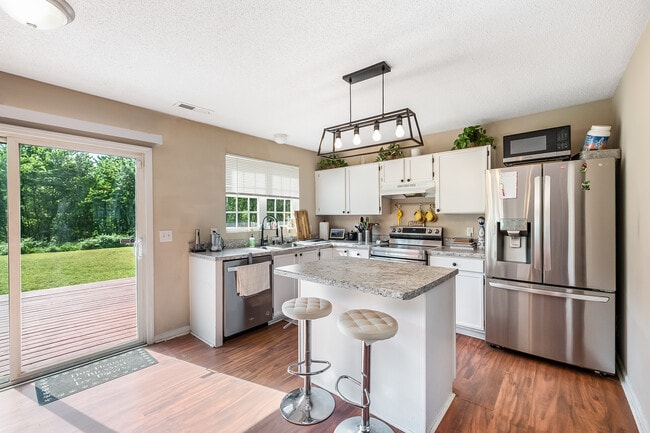 Building Photo - 2924 Tuckland Dr