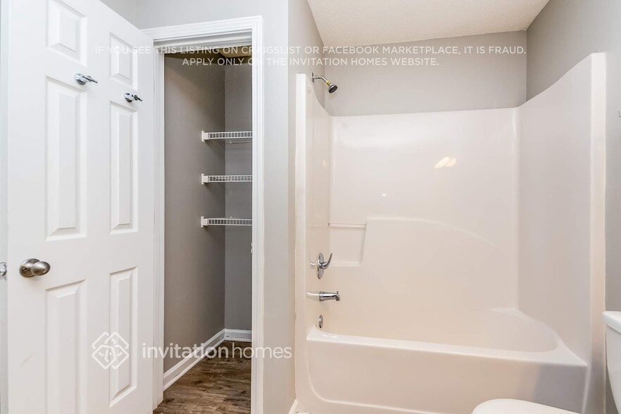 Building Photo - 170 Stillwood Dr