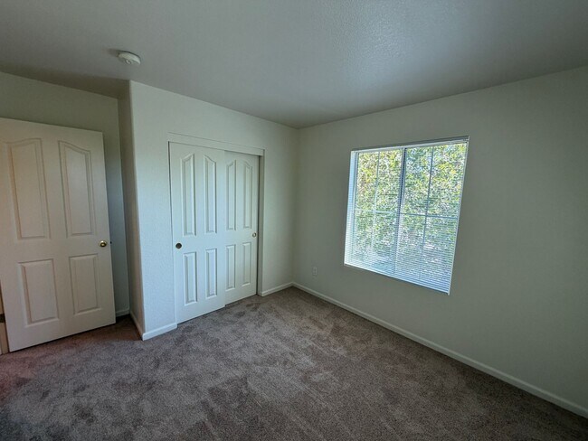 Building Photo - Large Corner Lot