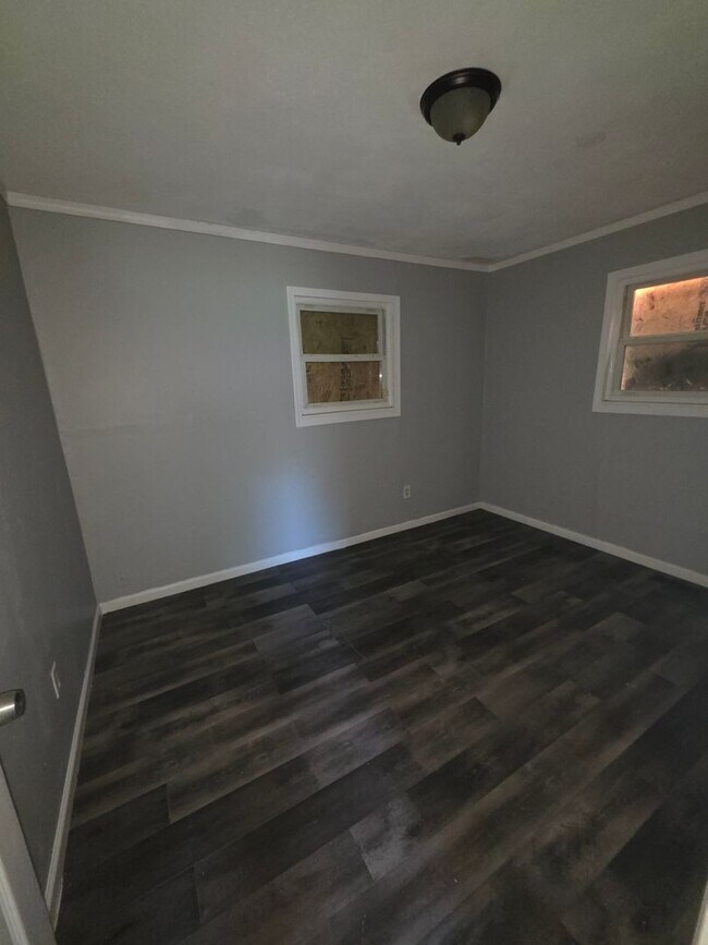 Building Photo - LIMITED TIME**NO APPLICATION FEE**1/2 OFF ...