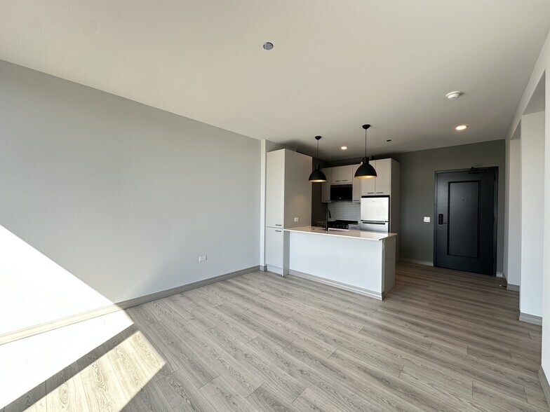 Building Photo - 2155 N Elston Ave