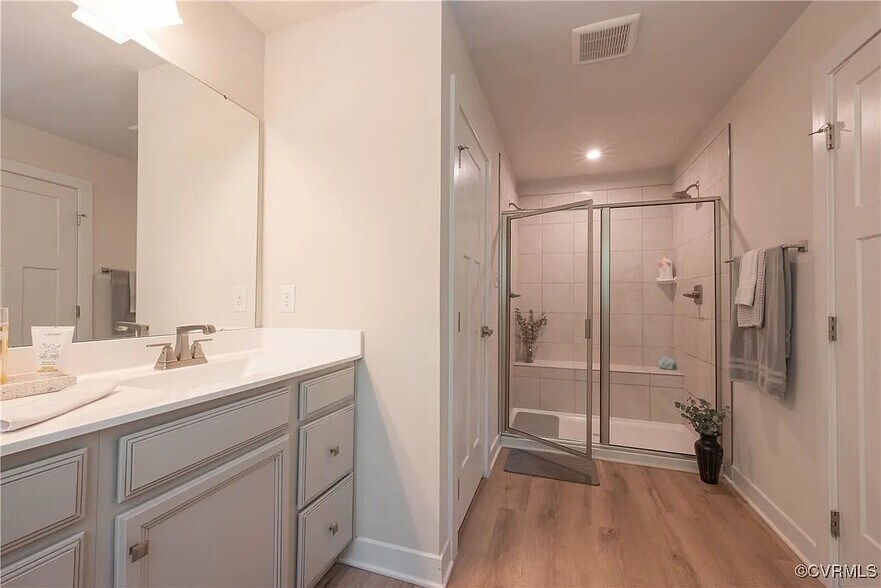 Building Photo - 9332 Janeway Dr