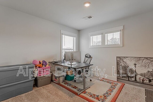 Building Photo - 126 Pewter Cir