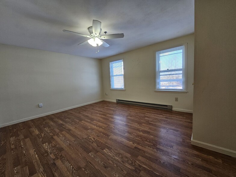 Building Photo - 27 Candlewood Ln