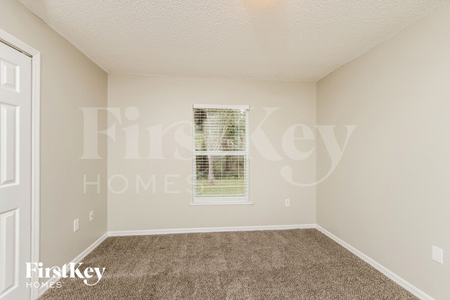 Building Photo - 544 Gagnon St SE