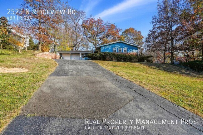 Building Photo - 2525 N Ridgeview Rd