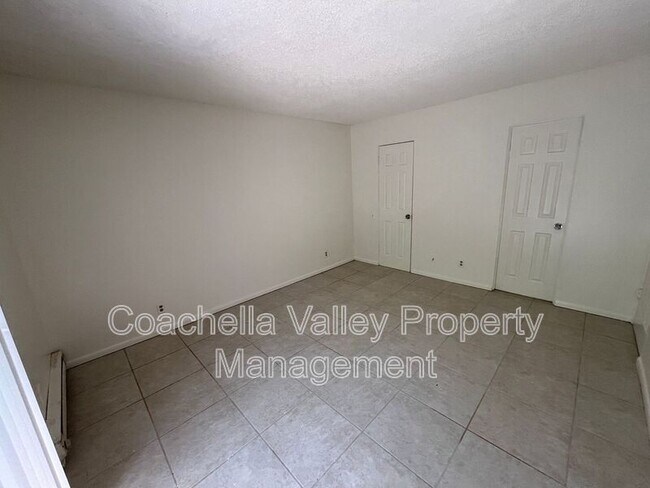 Building Photo - 556 E Chuckwalla Rd