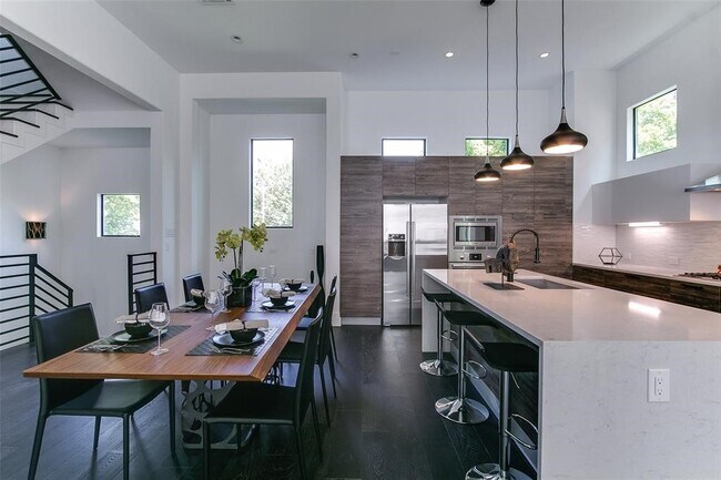 Building Photo - 317 E 2nd St