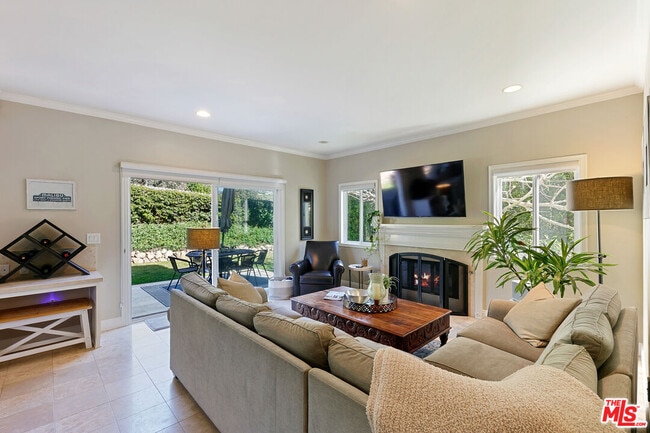 Building Photo - 28905 W Beach Ln