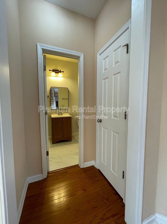 Building Photo - 2126 Malden Hill Dr