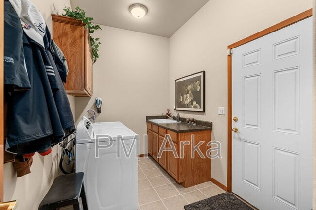 Building Photo - 19703 SE 128th Way