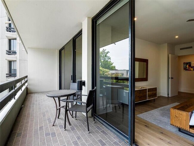 Building Photo - 2660 Peachtree Rd NW