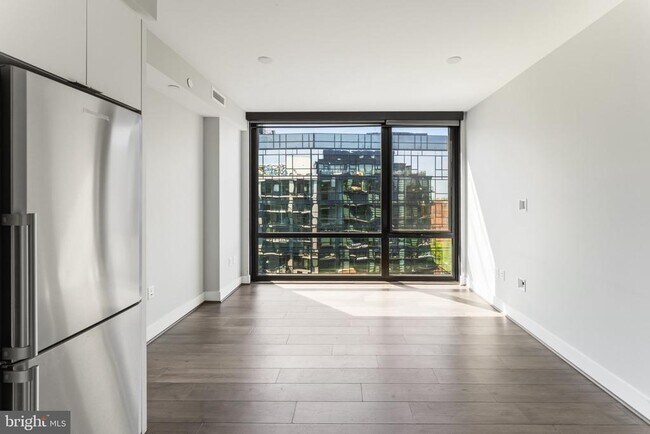 Building Photo - 1300 4th St SE