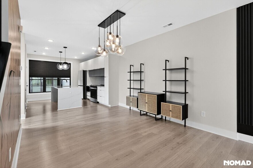 Building Photo - 215 Freeland Ln