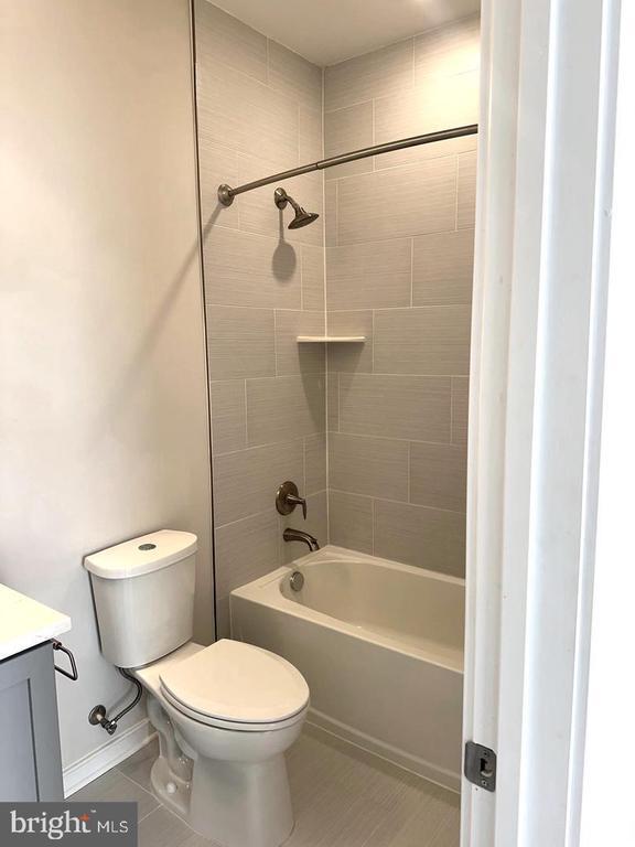 Building Photo - 946 Hts Aly SE