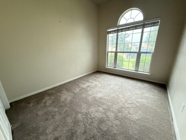 Building Photo - 7819 Woodbury Dr