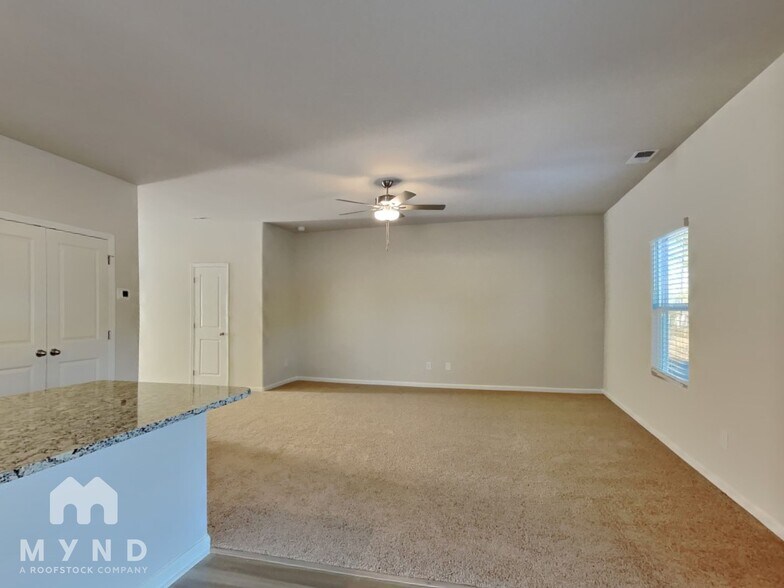 Building Photo - 160 New Villas St