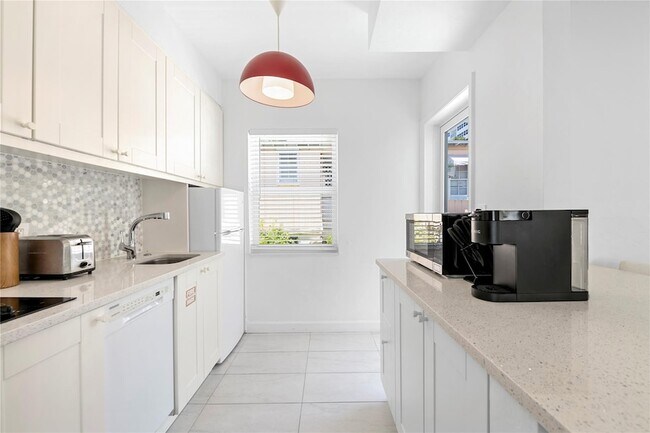 Building Photo - 3015 Seville St