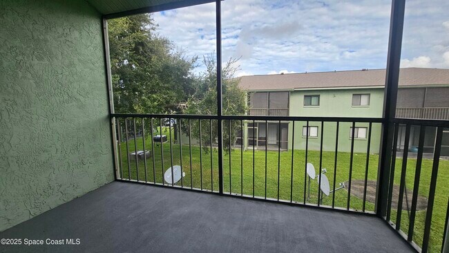 Building Photo - 1556 University Ln