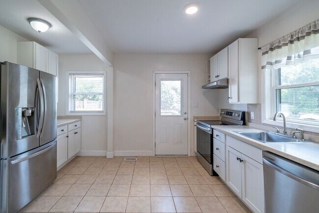 Building Photo - Charming Renovated 2BR Home in Revolution Park – Minutes from Uptown Charlotte!