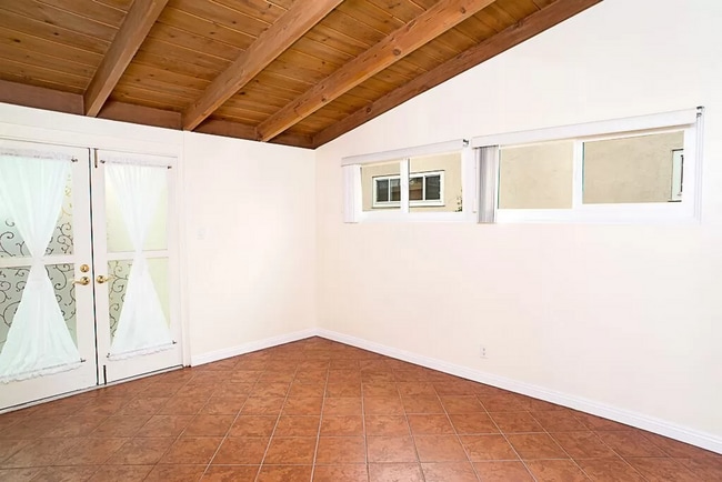 Building Photo - Unique 3 Br 2 Ba House in a Quiet Neighbor...