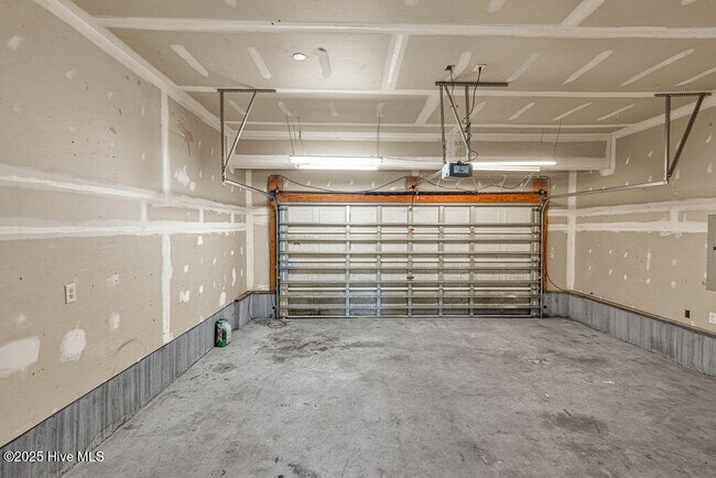 Building Photo - 106 Briar Hollow Dr