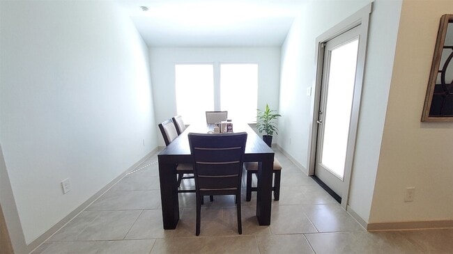 Building Photo - 4011 Itzle Is Ct