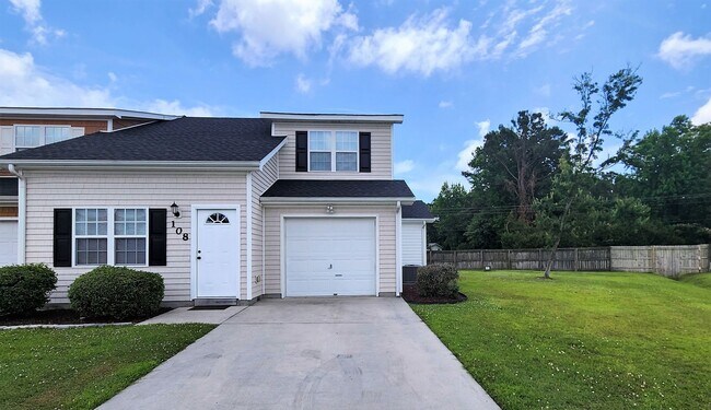 Primary Photo - Beautiful 3 bed 2 1/2 bath townhome in a g...