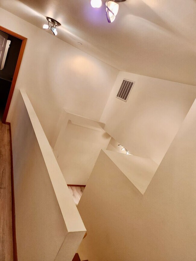 Building Photo - Beautiful 3 Bed / 2.5 Bath Townhome in Lake Stevens