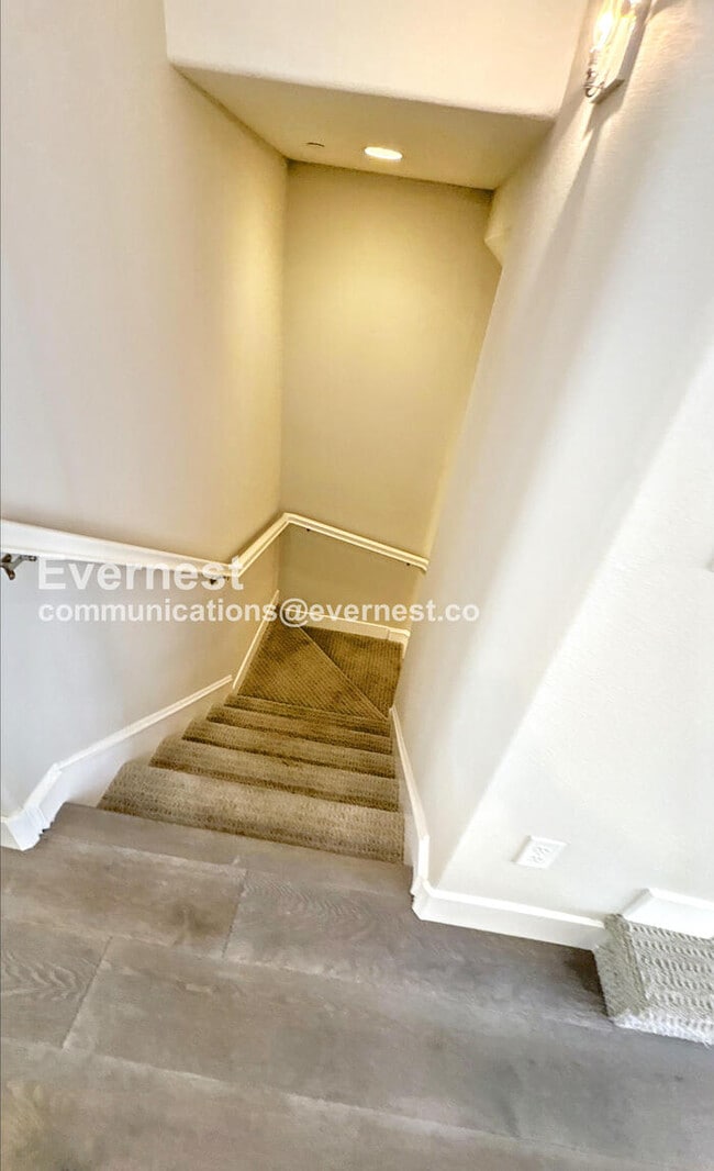 Building Photo - 404 Longden Ave