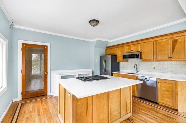 Building Photo - 328 East St