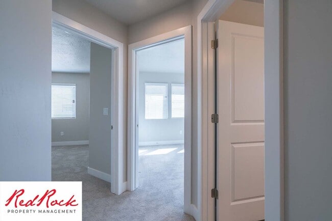 Building Photo - 3 Bedroom Hurricane Townhome With Scenic Views