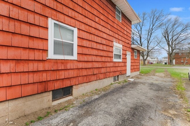 Building Photo - 384-386-386 S Napoleon Ave