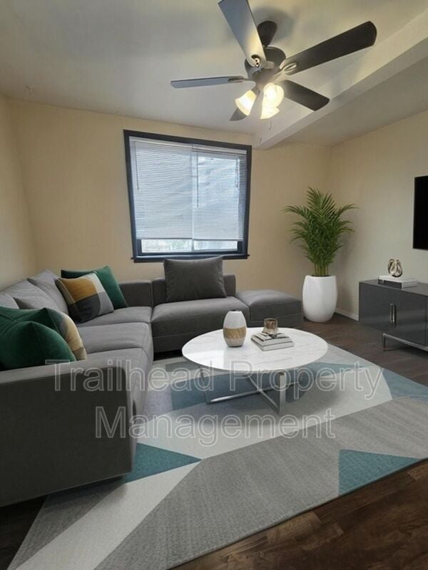 Building Photo - 3115 S Forest Ave