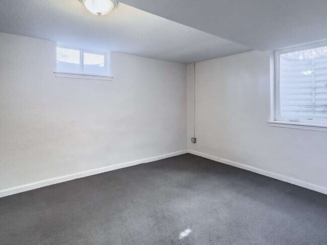 Building Photo - "Spacious 5-Bedroom Gem on Locust Street – 2,053 Sq. Ft. of Comfort in Denver's Heart!"