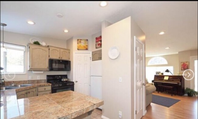 Building Photo - Beautiful Sandy Home on East Bench!