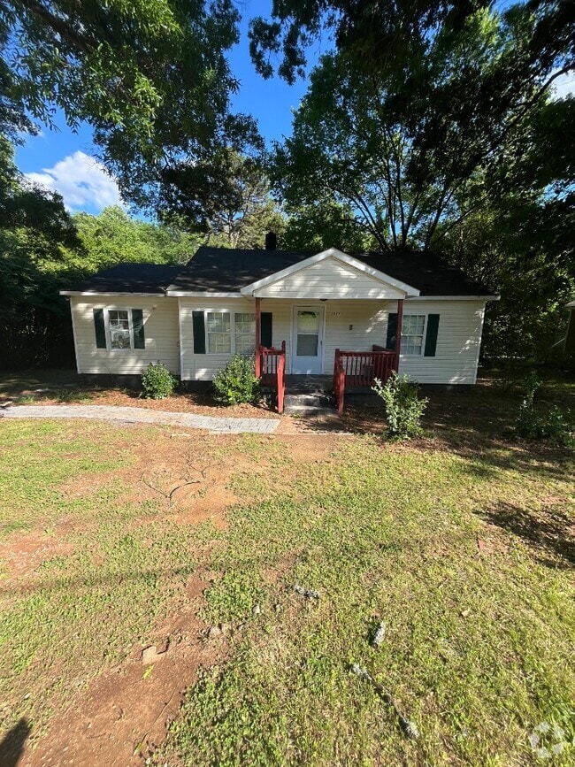 Building Photo - 2927 Capitol Dr