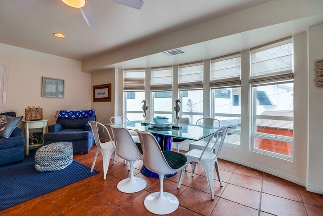 Building Photo - Private Rooftop Deck South Mission Beach