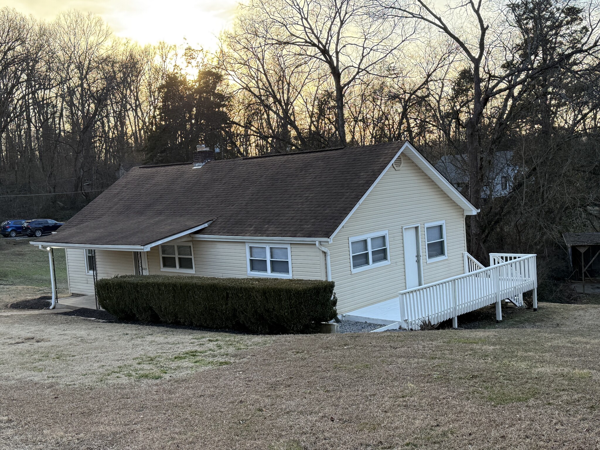 Large Deck - 3005 Cox Ln