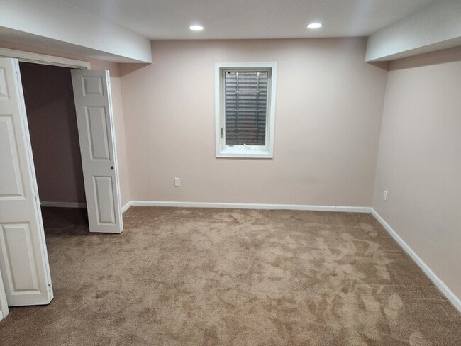 Building Photo - 13500 Sheridan Ave