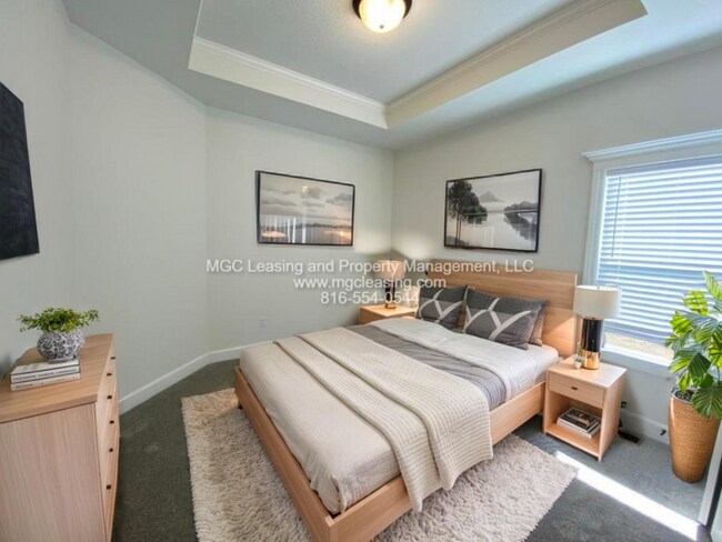 Building Photo - Location and Luxury Perfected in Parkville!